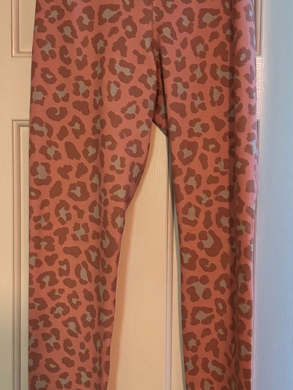 Pink Lily Mauve Pink Leopard Print Leggings